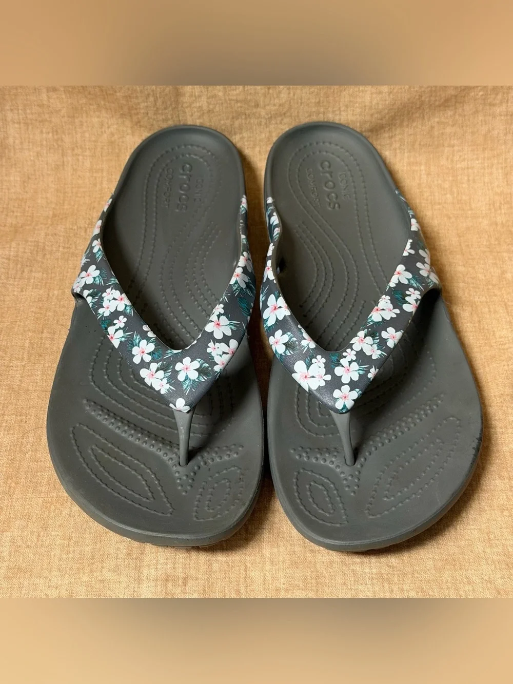Crocs Iconic Comfort Women's Flip Flop Gray Floral Thing Sandals SzW10